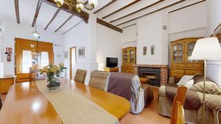 Reihenhaus in Anna. Espectacular casa en el centro del pueblo de anna para entrar a