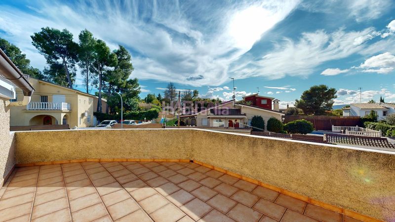 Foto 000f8c27-e18b-4887-8dec-505d7214ce07. Casa amb piscina a Monserrat