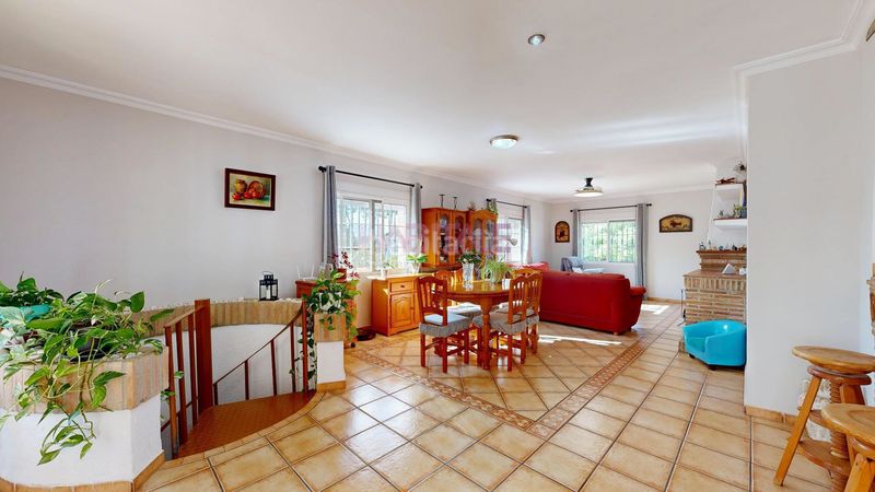 Foto 0792f45b-e1b8-4598-8cd4-aed488eab8d3. Casa amb piscina a Monserrat