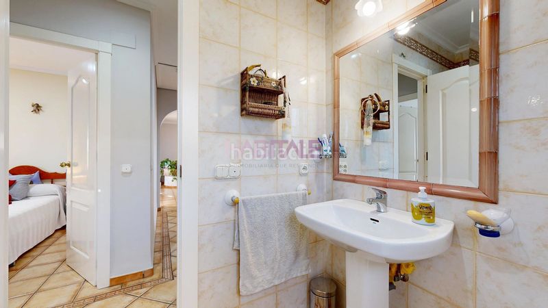 Foto 2111ca78-f75d-41ff-927e-eb406019a0aa. Casa amb piscina a Monserrat