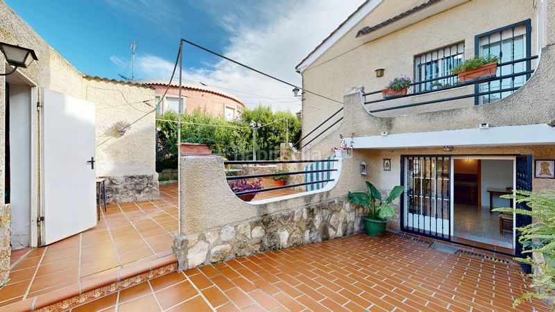 Foto 4e2ff805-89e1-4f73-8c8a-6bd7d1e897b1. Casa amb piscina a Monserrat