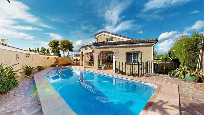 Foto 6cef20c1-c705-4e32-a782-a252af8be811. Casa amb piscina a Monserrat