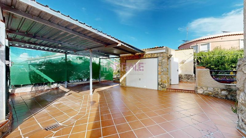 Foto 6e0f34af-a09d-42e9-b0c2-742d55436357. Casa amb piscina a Monserrat