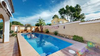 Casa a Monserrat. Chalet con piscina en urb colinas de venta cabrera en montserrat