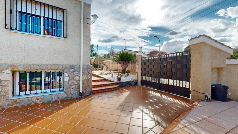 Foto 90755919-0282-4174-8f2d-836fbbedcb72. Casa amb piscina a Monserrat