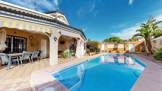Haus in Monserrat. Chalet con piscina en urb colinas de venta cabrera en montserrat