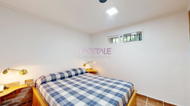 Foto a2da6adf-a087-486d-b7c8-ea57099a8f90. Casa amb piscina a Monserrat