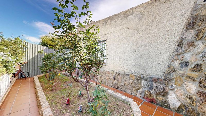 Foto a62d3723-7d06-47dc-80aa-c9cef381c256. Casa amb piscina a Monserrat