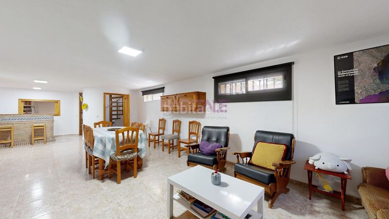 Foto a90e06fc-5e6f-4d62-a98a-f332eb1c9fa5. Casa amb piscina a Monserrat