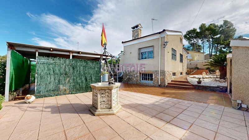 Foto a9133ebd-3c9f-4073-b441-22afa4e4a4ed. Casa amb piscina a Monserrat