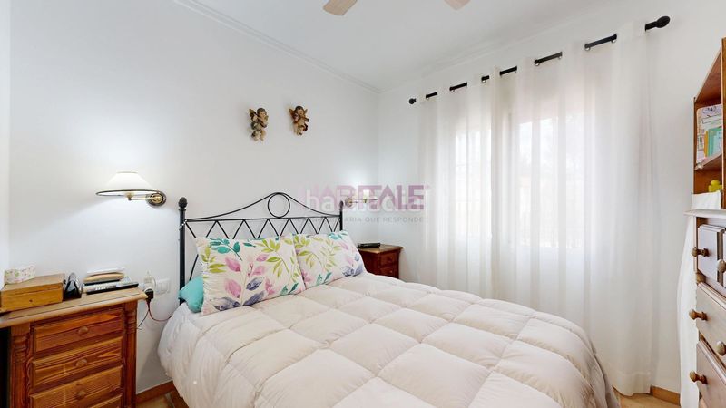 Foto b2e75768-c5b4-45a3-ab07-aea82bcd4431. Casa amb piscina a Monserrat