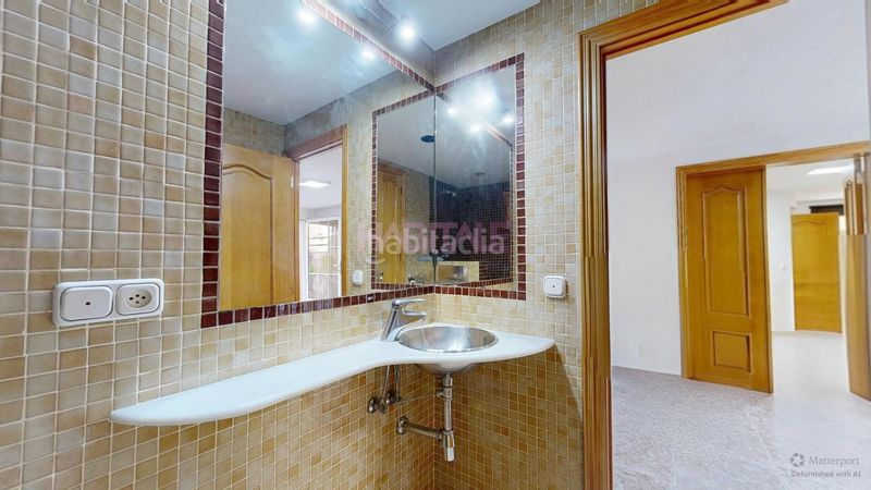 Foto b50dc3a3-dbb0-4b30-8bb9-3264c1c10bf5. Casa amb piscina a Monserrat