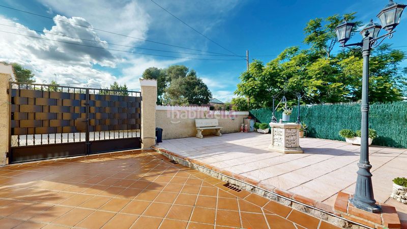 Foto c5a9f276-9615-48b8-932b-85c5fecac244. Casa amb piscina a Monserrat