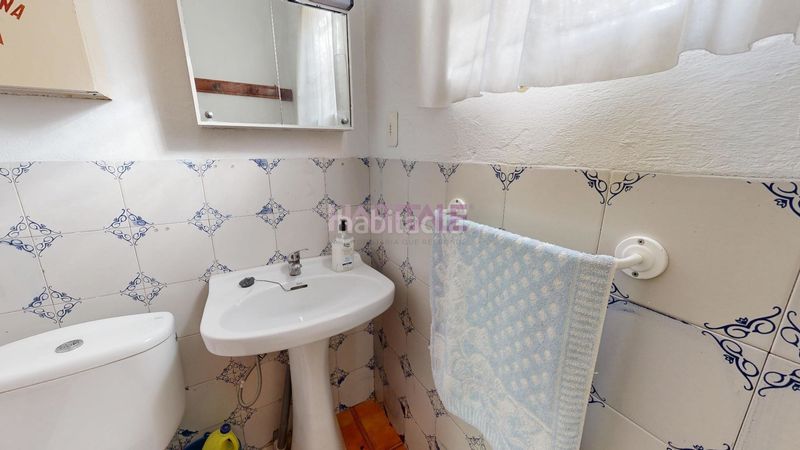 Foto cee9d864-1b58-489d-844a-46ec83fa572e. Casa amb piscina a Monserrat