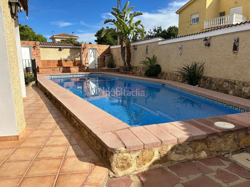 Foto e12fe8ca-7adc-4cf4-9ead-c0ef8bb7bee6. Casa amb piscina a Monserrat