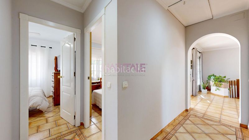 Foto eaf7cfe2-7efe-4f95-bef5-e55ddd30752a. Casa amb piscina a Monserrat