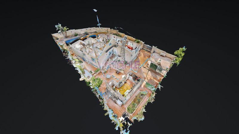 Foto f1bffc9f-9bd3-4e45-801f-c25b1e3f0245. Casa amb piscina a Monserrat