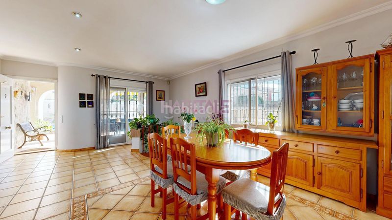 Foto f6620f05-d973-4db1-a3d3-c9db30d2f184. Casa amb piscina a Monserrat