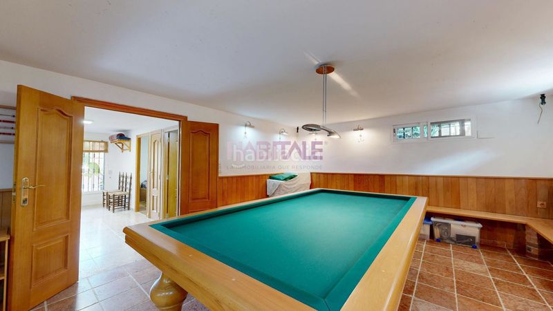 Foto f837efdf-36ae-4de2-aa39-b9e9b50a0380. Casa amb piscina a Monserrat