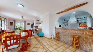 Maison à Monserrat. Te gustaría vivir rodeado de tranquilidad en un chalet con pisci