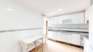 Piso en Zona Avenida al Vedat. Piso 4 habitaciones en torrent.