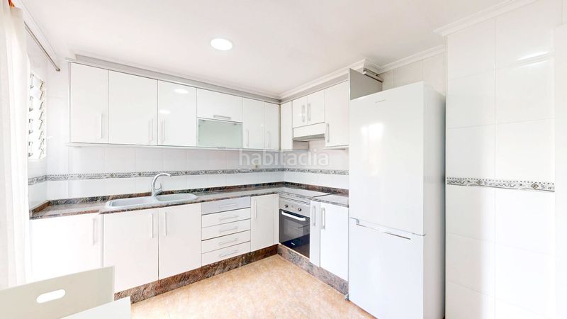Foto 4e31eaf2-8132-4d8a-9396-87882003ce73. Pis a Zona Avenida al Vedat Torrent