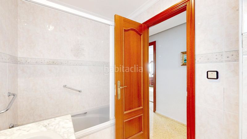 Foto f2e7d1e4-9dcb-47f7-b8a3-bedfe4affa6e. Pis a Zona Avenida al Vedat Torrent