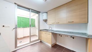 Etagenwohnung in Monserrat. Piso con garaje y traster en montserrat