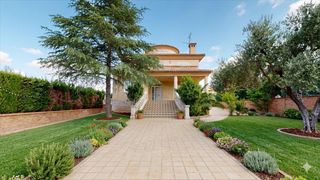 Casa en Zona Avenida Alta - Auditorio. Chalet en zona auditori de torrent con piscina.