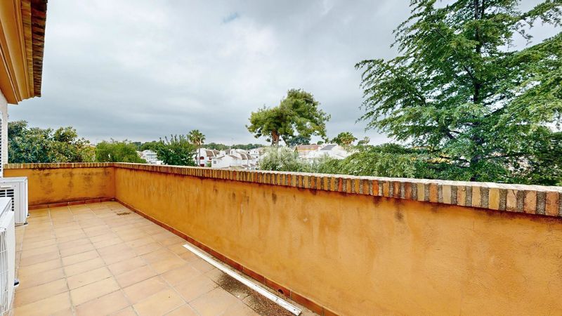 Foto 7f334d72-f2e3-40ef-aedd-59b321aa96ae. Casa amb piscina a Zona Avenida Alta - Auditorio Torrent