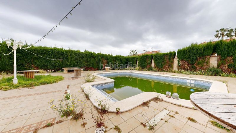 Foto e0cf49f3-9d0c-481a-8421-e0db5ec07448. Casa amb piscina a Zona Avenida Alta - Auditorio Torrent