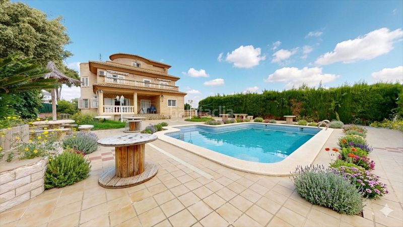 Foto f73c9505-4f59-4497-a1d5-f2ed1a32d306. Casa amb piscina a Zona Avenida Alta - Auditorio Torrent