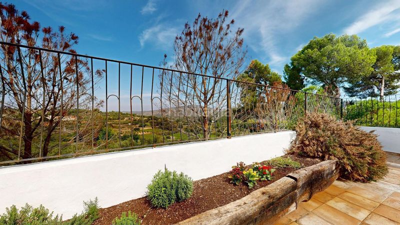 Foto f7bb4433-286d-4dc1-9a26-ce0dadc6f347. Casa adossada a Anna