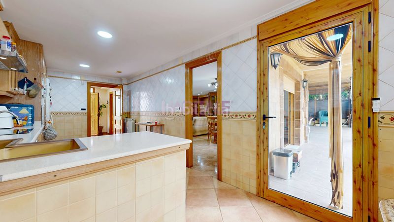 Foto 0c6c803a-9c26-4b12-aa4b-83cf5fa9041d. Casa amb piscina a Monserrat