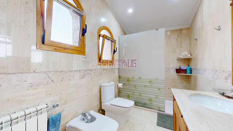 Foto 2c30e444-19ab-4d9b-95e9-ec3916f6a5e2. Casa amb piscina a Monserrat