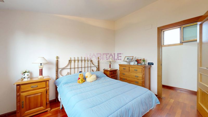 Foto 3f82e3e9-a010-43e6-8d58-d44a7a59a4c7. Casa amb piscina a Monserrat