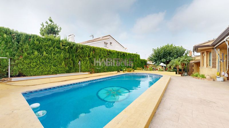 Foto 4808ba3f-347e-4068-a193-96238f7a88d3. Casa amb piscina a Monserrat