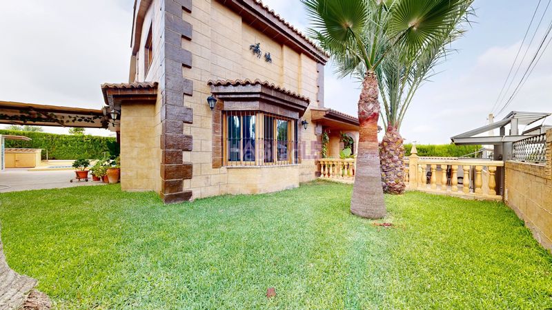 Foto 6c6d734e-9164-4461-9b24-f7026726d811. Casa amb piscina a Monserrat