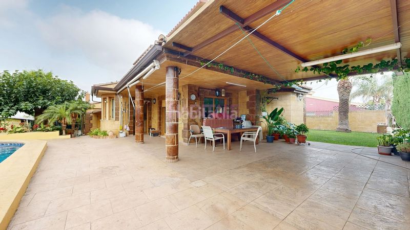Foto 6df543d1-6eab-4092-aaf0-692e10d8203d. Casa amb piscina a Monserrat