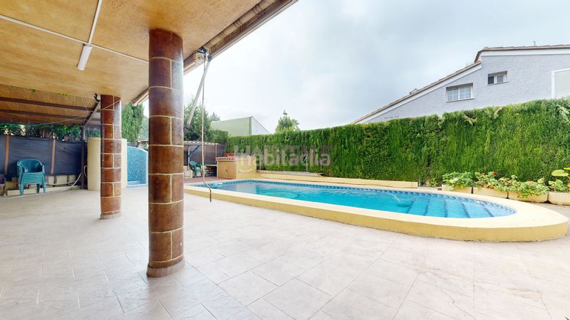 Foto 8809262c-0adb-47fa-af09-145604ce85c1. Casa amb piscina a Monserrat