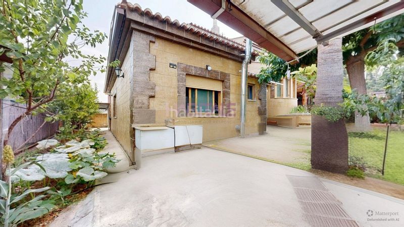 Foto b2248ddf-61b6-42c5-9e94-d659006fa7fb. Casa amb piscina a Monserrat