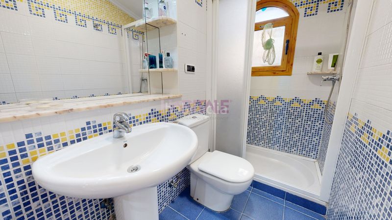 Foto b3ae691b-d67a-47f8-bec8-cd37ba641f3f. Casa amb piscina a Monserrat