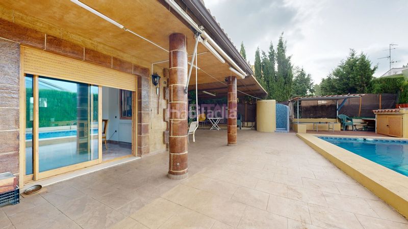 Foto b4a31ed5-a9cf-44f4-8078-af3889fdf333. Casa amb piscina a Monserrat