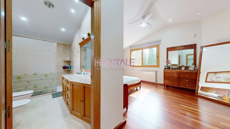 Foto b8acb3d0-9f8c-4817-9124-551c4792d52a. Casa amb piscina a Monserrat
