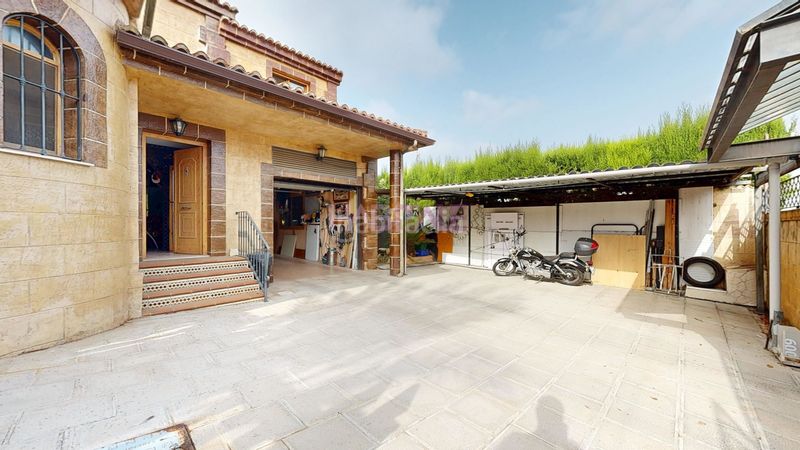 Foto bb40a25a-014e-4747-a92f-42de76b4166e. Casa amb piscina a Monserrat