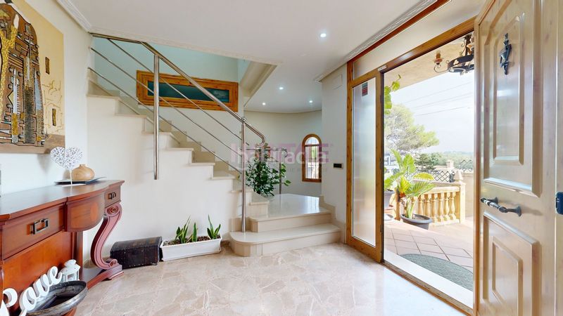 Foto bd3f7b85-21c6-42ad-a3c9-d4e80ca515bd. Casa amb piscina a Monserrat