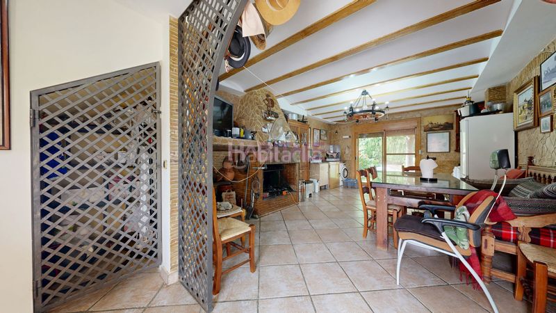 Foto d3108b15-b255-4f46-9063-c26c4a6fb429. Casa amb piscina a Monserrat