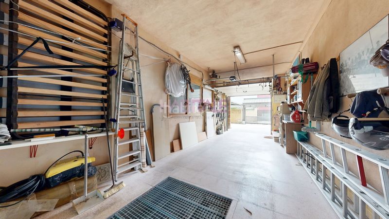 Foto d4141c45-eff8-4bcd-a577-763e69626db4. Casa amb piscina a Monserrat