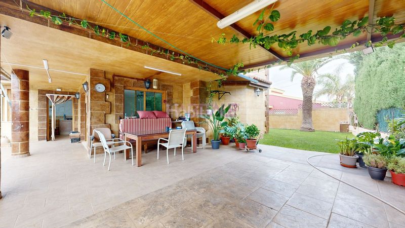 Foto d4409bc7-44e5-4c82-b006-c8670cd708bb. Casa amb piscina a Monserrat