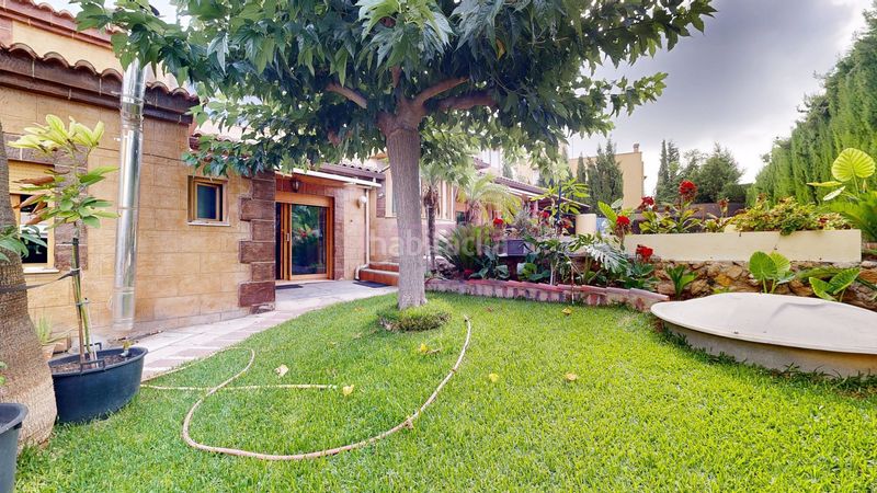 Foto d7fba907-ac9e-45cb-8340-1f2fb0e9f5d9. Casa amb piscina a Monserrat